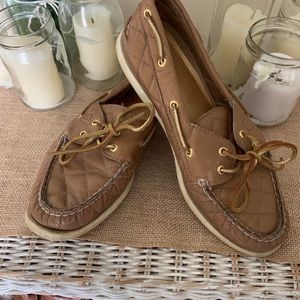 ❤️ SPERRYS with gold accents, size 10